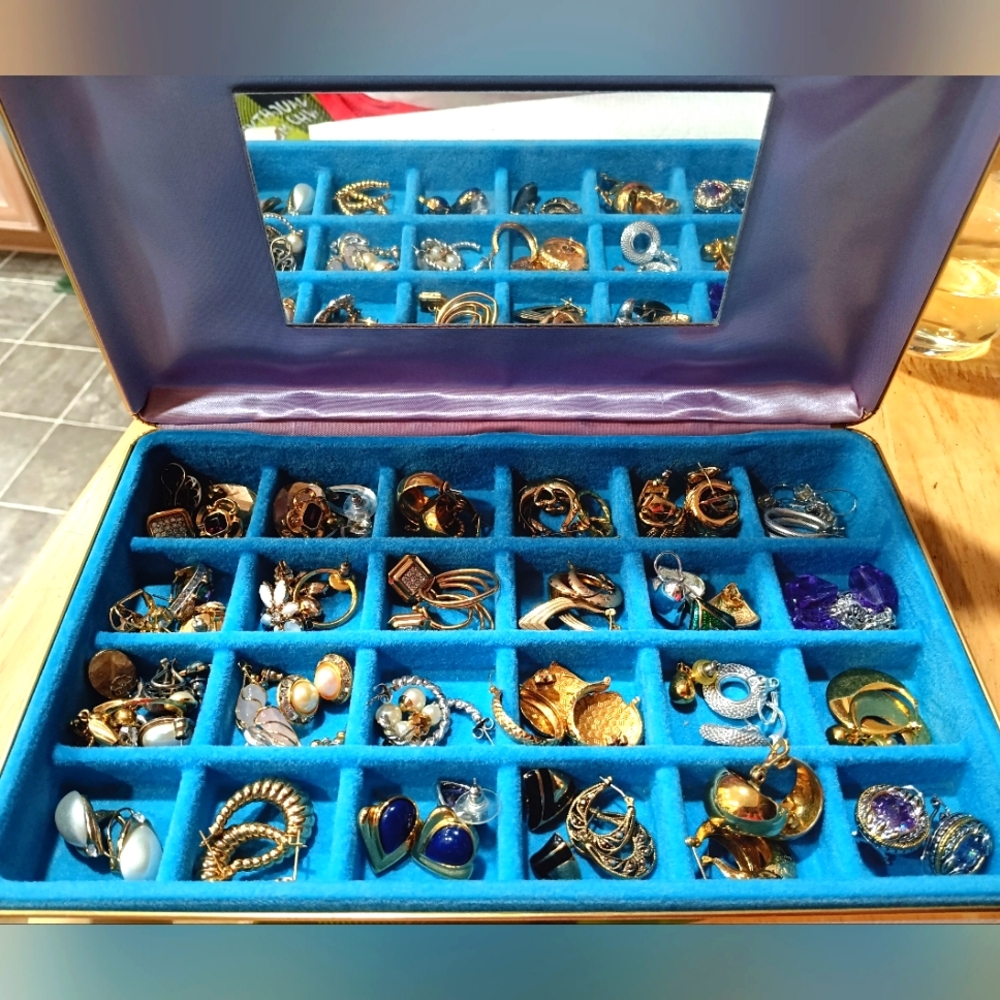 Vintage assorted women's earrings